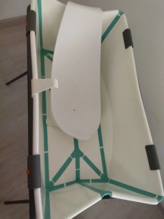 Bañera Stokke flexibath con patas y asiento bebé