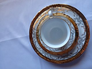 Taza y 2 platillos con oro 24k