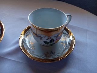 Taza y 2 platillos con oro 24k