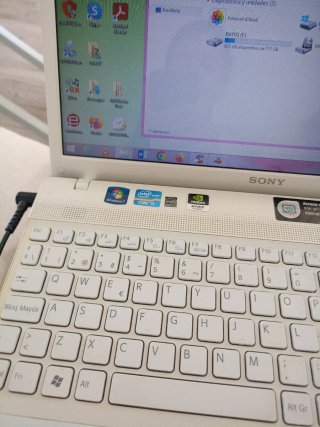 Sony VAIO 15,5 Core i3 | 4GB RAM | 930GB