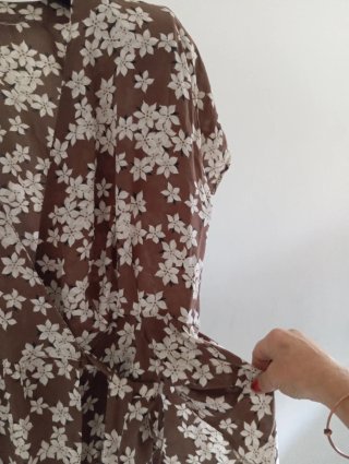 Vestito in seta marrone e bianco