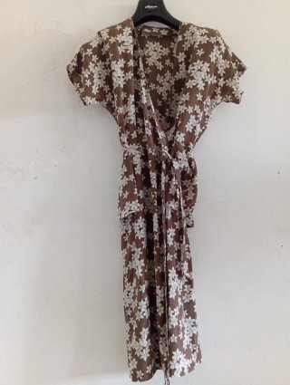 Vestito in seta marrone e bianco