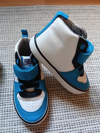 Calzado niño talla 23 (2 años: 14,5 cm) 92 cm