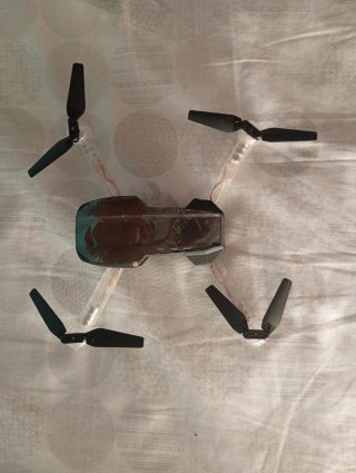 Drone con control remoto y accesorios