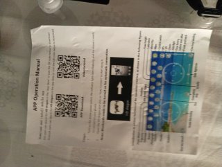Drone con control remoto y accesorios