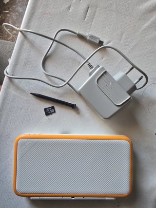 Nintendo 2DS XL Blanca