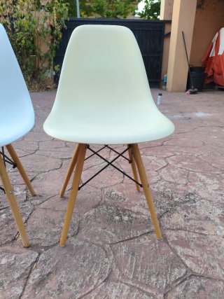 Lote 8 Sillas Estilo Eames