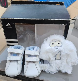 Zapatos bebé Adidas talla 16