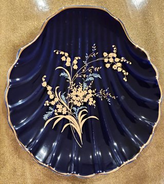 Conjunto 4 piezas porcelana azul cobalto y dorado.
