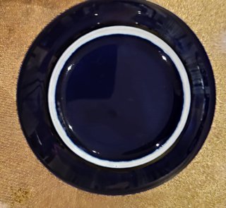 Conjunto 4 piezas porcelana azul cobalto y dorado.