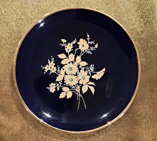 Conjunto 4 piezas porcelana azul cobalto y dorado.