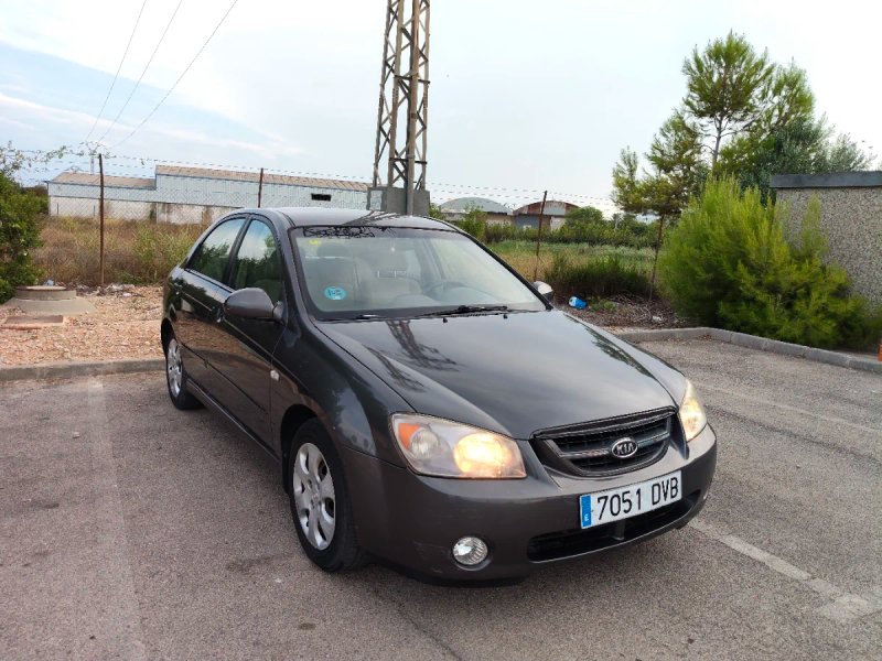 KIA Cerato 2006 - foto 1