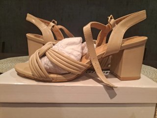 Sandalias beige trenzadas