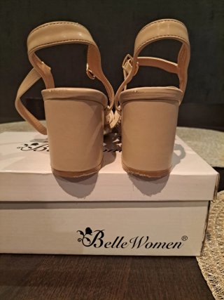 Sandalias beige trenzadas