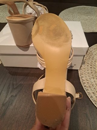 Sandalias beige trenzadas