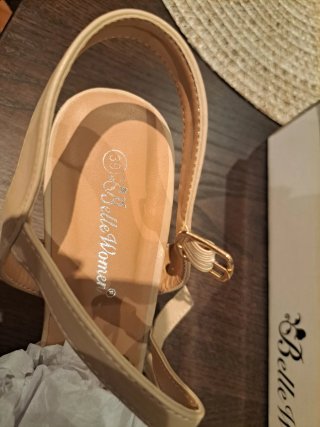Sandalias beige trenzadas