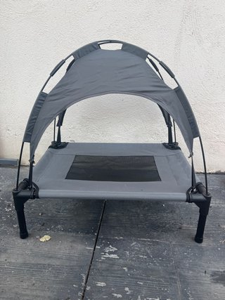 Cama perro exterior con toldo