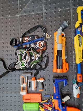 Lote Pistolas Nerf y Accesorios