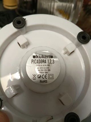 Picadora Küken Roja y Blanca