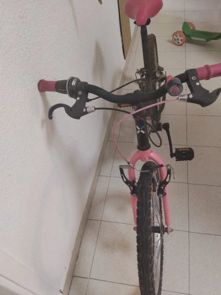 Bicicleta chicas BTWIN rosa y negra