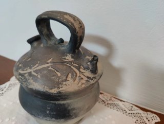 Botijo antiguo cerámica negra decorada