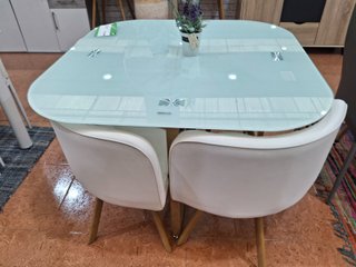 Mesa comedor/cocina y 4 sillas