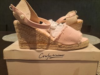 Sandalias cuña rosa y beige