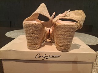 Sandalias cuña rosa y beige