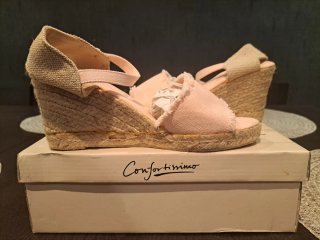 Sandalias cuña rosa y beige