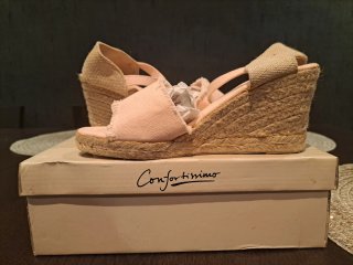 Sandalias cuña rosa y beige