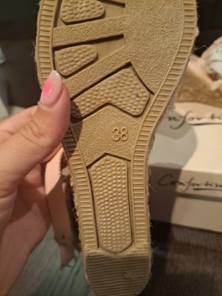 Sandalias cuña rosa y beige