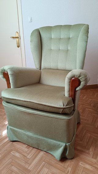 2 sillones de tela antimanchas y madera