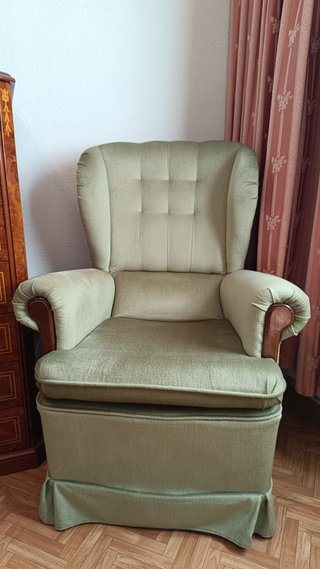 2 sillones de tela antimanchas y madera