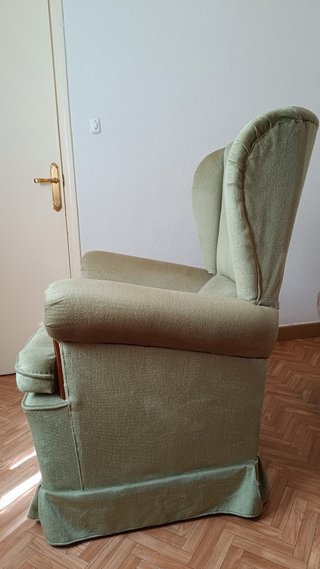 2 sillones de tela antimanchas y madera