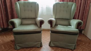 2 sillones de tela antimanchas y madera