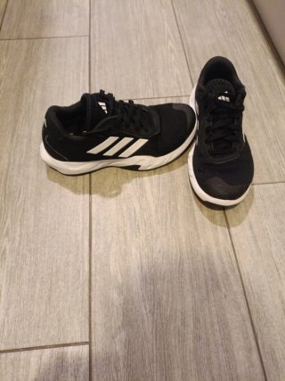 Zapatillas Adidas Training Negras y Blancas
