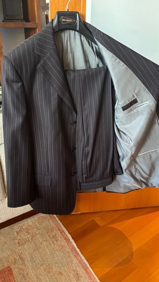 Traje Negro, Raya Azul. Talla 50.