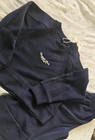 Conjunto deportivo azul marino