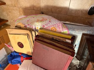 2 Gramófonos Columbia con discos de pizarra