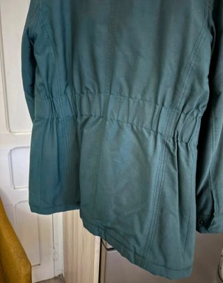 Cazadora Cortefiel verde con capucha