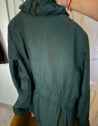 Cazadora Cortefiel verde con capucha