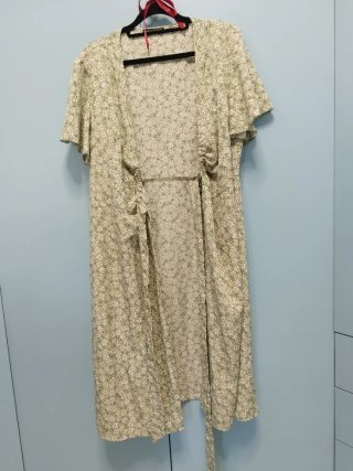 Vestito verde con fiorellini