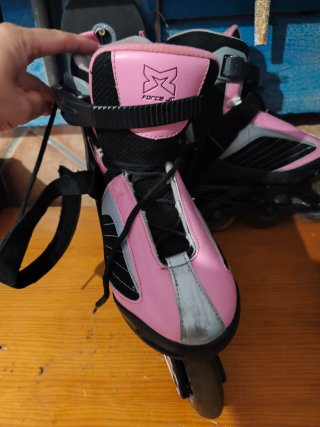 Patines en línea mujer rosas y negros