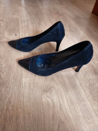 Zapatos de tacón azul de piel