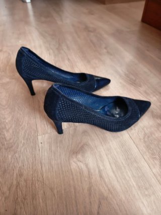 Zapatos de tacón azul de piel