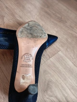 Zapatos de tacón azul de piel