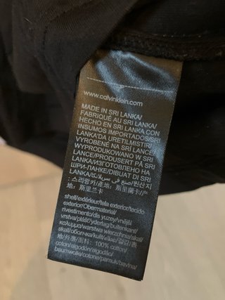 Camiseta Calvin Klein Negra con Logo Lateral