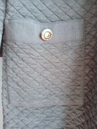 Cappotto trapuntato con bottoni dorati