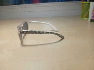 Gafas de sol blancas y azules