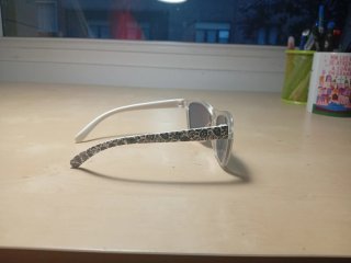 Gafas de sol blancas y azules